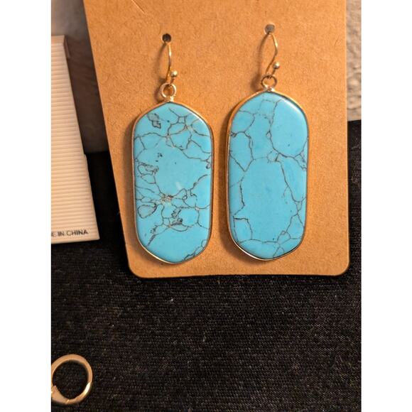 Lot of Eight Pair Gold Tone Pierced Earrings - Picture 5 of 9